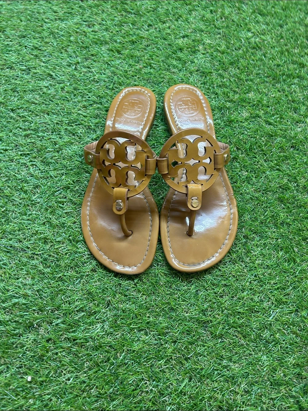 Tory Burch Classic Logo Thong Sandals in Cognac